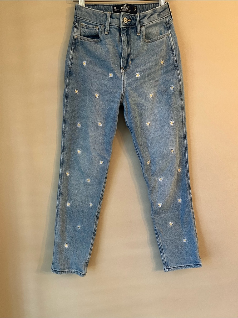 Hollister Daisy Embroidered Ultra High Rise Mom Jeans